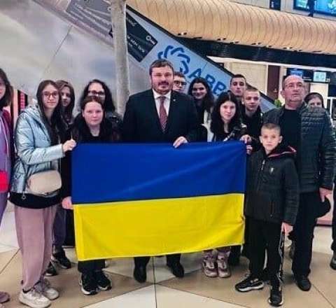 Ukraynadan daha 12 uşaq Azərbaycana gətirildi 