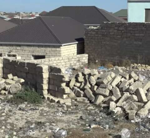 Binədə yol PROBLEMİ: "Nə taksi gəlir, nə də təcili yardım..." - VİDEO 