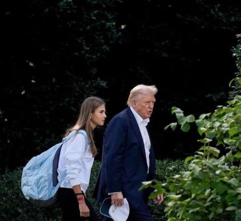 Nəvəsi  Trampdan altı dəfə çox qazandı 