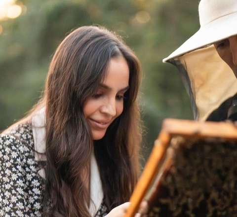 Leyla Əliyeva “Gənc arıçı” ilə görüşdü - FOTO 