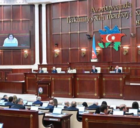 Milli Məclisdə jurnalistlərə qoyulan qadağası ləğv edildi 