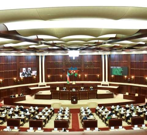 Deputatlar 11 məsələsinin müzakirəsinə toplaşdılar 