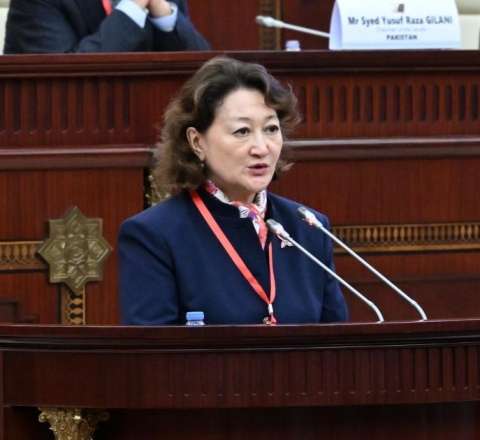 Aktotı Raimkulova Milli Məclisdə çıxış etdi 