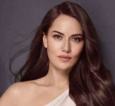 Fahriye Evcen sərvətini artırdı: Bir reklamdan 800 min dollar qazanacaq 