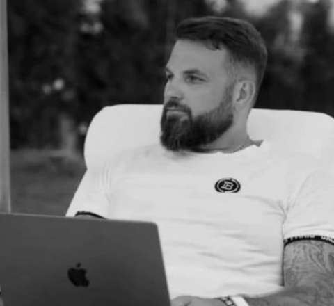 500 milyon dollar oğurlayıb, Afrikaya qaçdı 