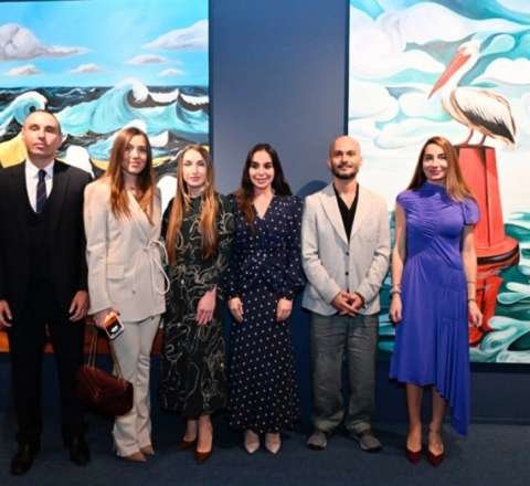 Prezidentin qızları və gəlini sərgidə - FOTOLAR 