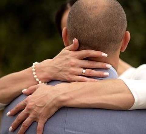 Həbsdəki sevgilisinə öpüşü ilə narkotik ötürdü – ŞOK TƏFƏRRÜAT 