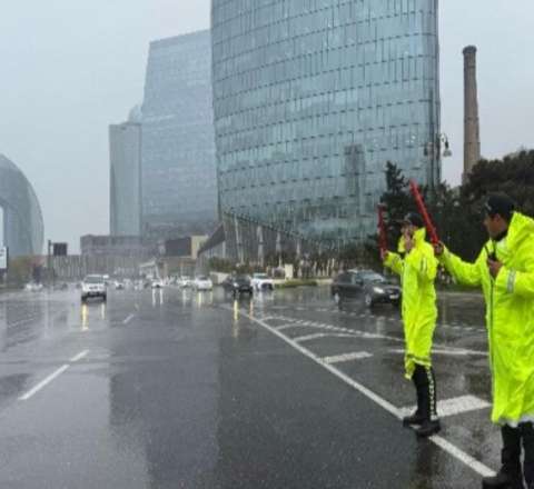 Yağıntılı hava ilə bağlı sürücülərə MÜRACİƏT 