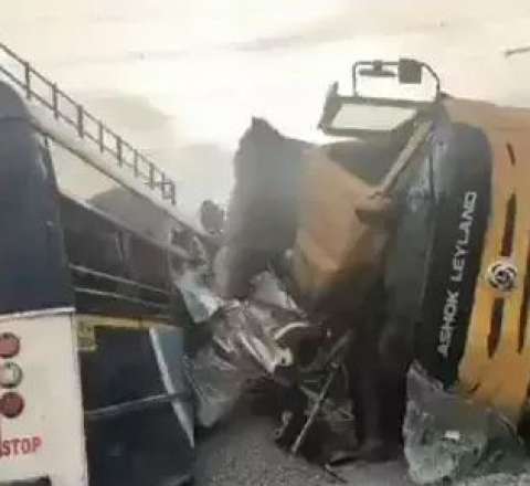 Hindistanda avtobusla yük maşını toqquşdu – 20 ölü, 40 yaralı 