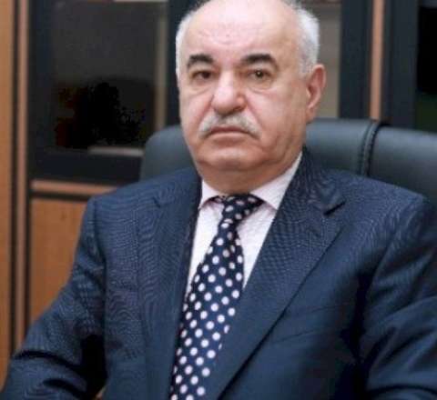 Evlərini, Novxanıdakı villasını, avtomobillərini satdı 