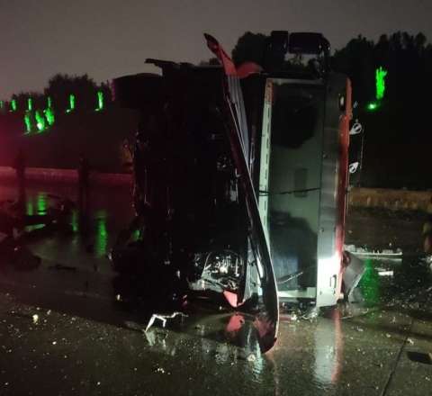 Zığ şosesində aşan yük maşını tıxac yaratdı – VİDEO 