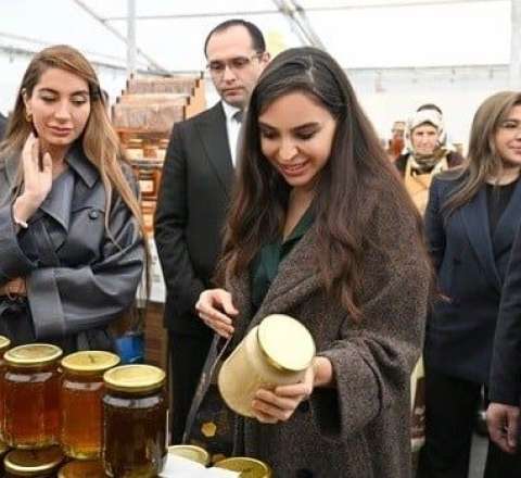 Leyla və Arzu Əliyevalar sərgi-satış yarmarkasını ziyarət etdi 