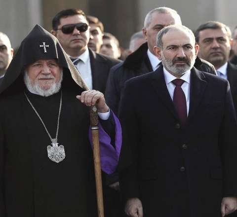 Paşinyan "Ermənistanda Katalikos yoxdur" 