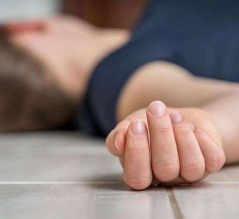 Qaxda 3 uşaq anasının meyti tapıldı 