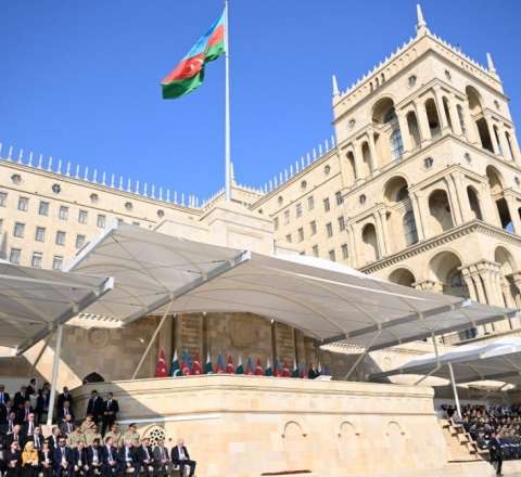 Bakıda hərbi parad keçirildi - YENİLƏNİB 