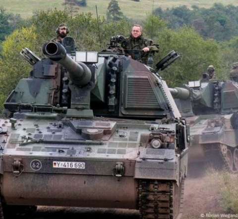 Almaniya sürətlə silahlanır: 3 milyard avro ayrıldı 