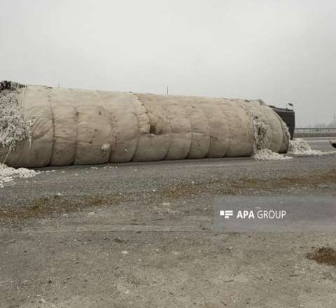 Bakı-Qazax yolunda pambıqla dolu maşın aşıb - FOTO 