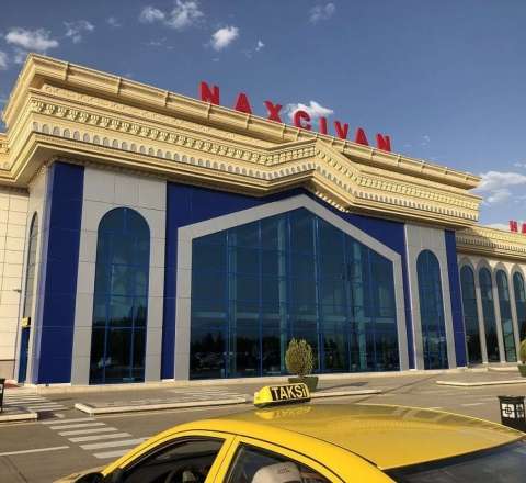 Aeroportda 14 yaşlı qıza hücum oldu – 9 sutka həbs 