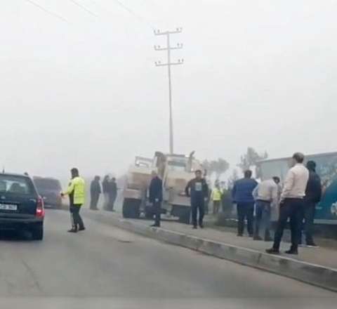 Bakı-Şamaxı yolunda yük maşını aşdı 