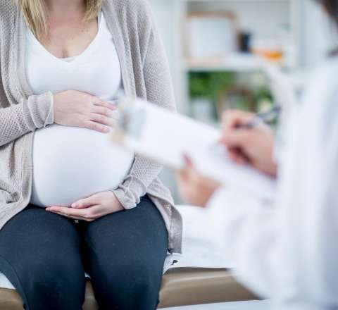 Əri hamilə qadının üzünü ülgüclə kəsib... - Onu heç bir estetik-cərrah qəbul etmir 