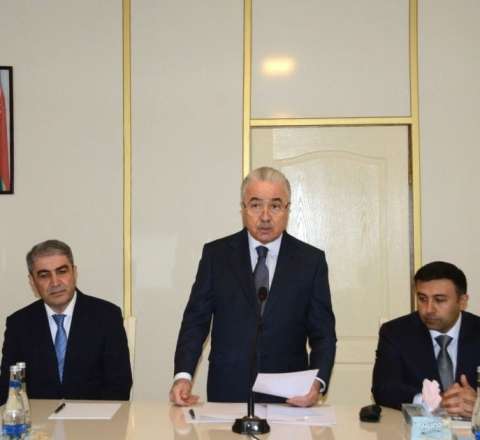 Göyçay Rayon İcra Hakimiyyətinin başçısı kollektivə təqdim olunub 