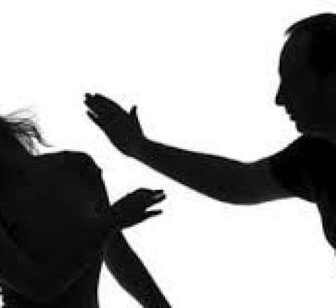 Bakıda arvadına 3 şillə vuran kişi cərimələndi 