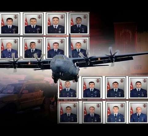 Qəzada şəhid olan türk hərbçilərin nəşini gətirən təyyarə Ankaraya eniş etdi 