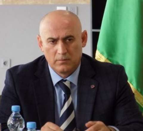 “Faciədir! Bu rəzil durumdan necə çıxaq?..” 