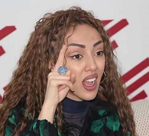 “Mənə corabdan sual verməyin” – Ofelya aparıcılara səsləndi +VİDEO