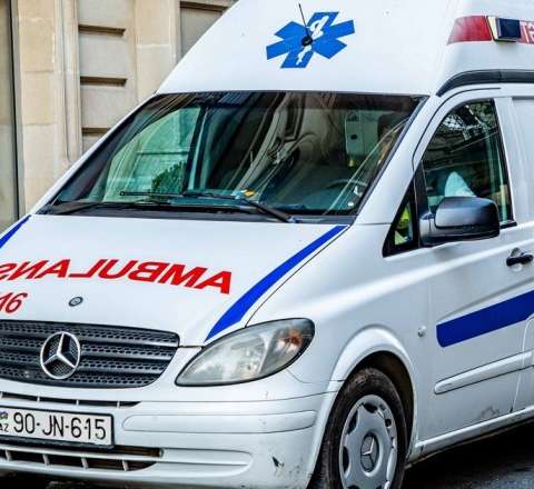 "On həkimin yerinə işləyirik" - Təcili yardım çağırışa 1 saat yubandı 