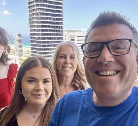 Partiya rəhbəri qızının görüntülərinə görə istefa verdi – FOTO 