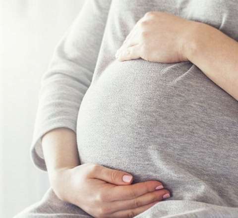 Azərbaycanda sevdiyi qızın 13 yaşlı bacısını hamilə qoyan 23 yaşlı şəxsə HÖKM OXUNDU 