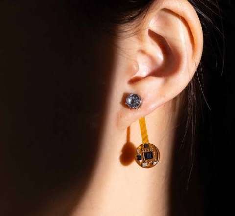 Sağlamlıq və yuxunu izləyən ağıllı sırğalar təqdim edildi 