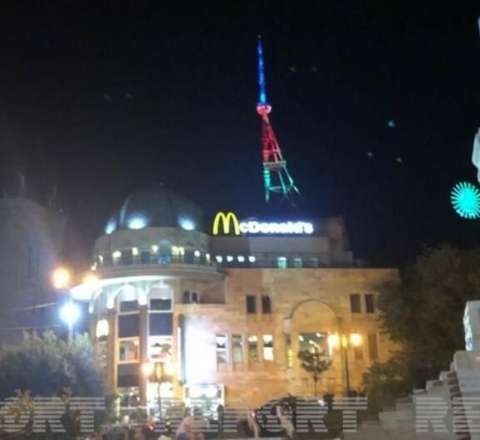 Tiflisin ən hündür yerində Azərbaycan bayrağı işıqlandırıldı 