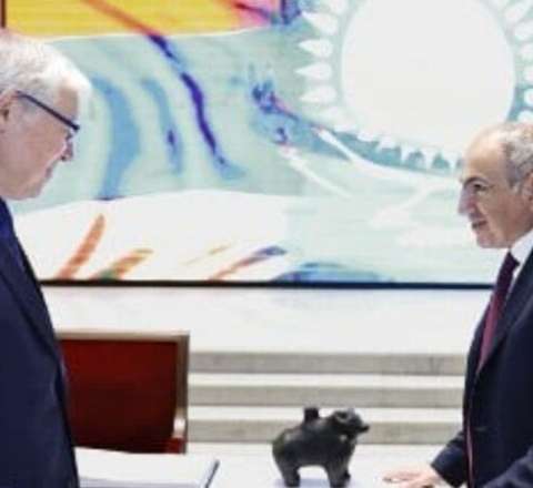 Paşinyan Qazaxıstanda Milli Muzeyə şərab qabı hədiyyə etdi 