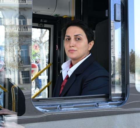 Bu gündən  Bakıda onlar da avtobus sürəcək - FOTO