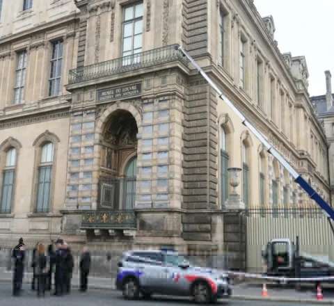 Luvr muzeyindən oğurluğa görə daha 4 nəfər saxlanıldı 