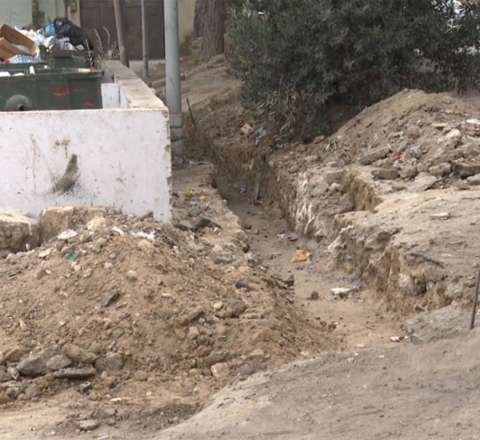 Böyüklər balacaların yerinə göz dikdi – Uşaq meydançası zəbt olundu? – VİDEO 