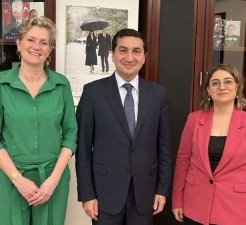 Hikmət Hacıyev Niderland səfiri ilə görüşdü 