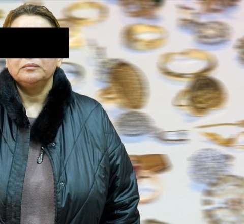 Dayə çalışdığı evdən 60 min oğurladı - VİDEO 