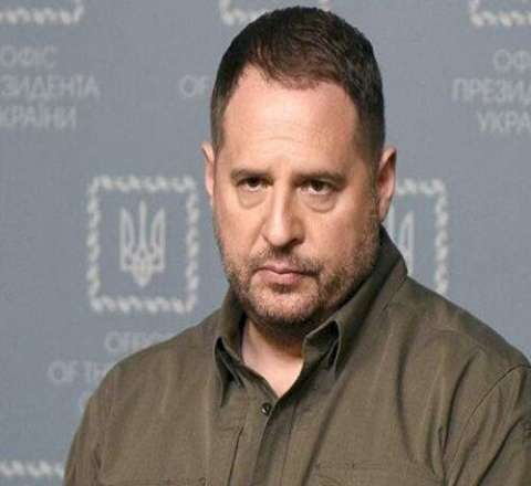 Zelenskinin Ofisinin rəhbəri istefa verdi 