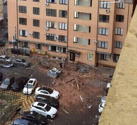 Xəzər sahilində partlayış – çoxmərtəbəli binaya ziyan dəydi – FOTO – VİDEO 