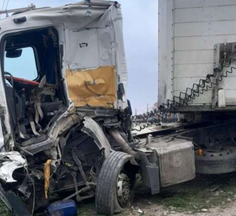 Şabranda ağır qəza – Evakuator qatarla toqquşdu, sürücü yaralandı  