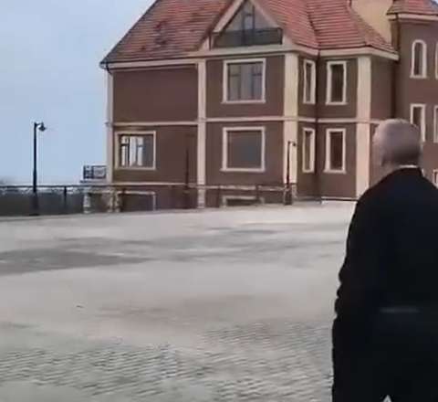 Sabiq deputat makler adıyla Mehdiyevin villasına girdi – VİDEO 