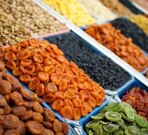 Bazarlarda meyvələrin üzərinə milçək dərmanları səpilir? – AÇIQLAMA 