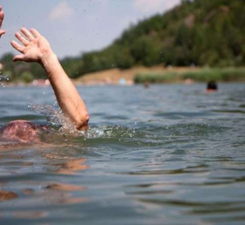 Bərdədə DƏHŞƏT: ata qızını qurtardı, özü boğuldu 