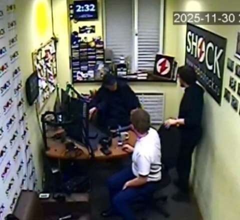 Nurlan adlı şəxs Rusiya radiosunı ələ keçirdi – Aparıcını döydü – FOTO 