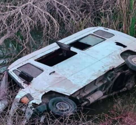 Mikroavtobus su kanalına aşdı – Yaralılar var 