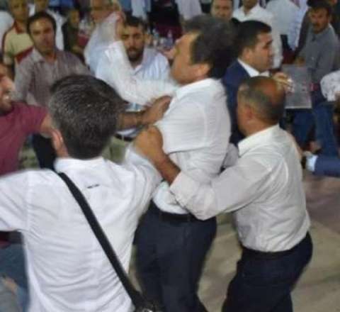 Toyda DAVA: ofisiantla kobud danışan qonaq DÖYÜLDÜ 