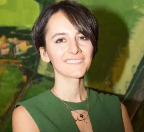 Məhsəti Gəncəvini əxlaqsız çıxaran eks-nazirin qızı kimdir? 